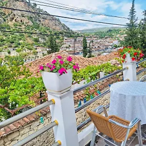 Riverside Couette-café Berat